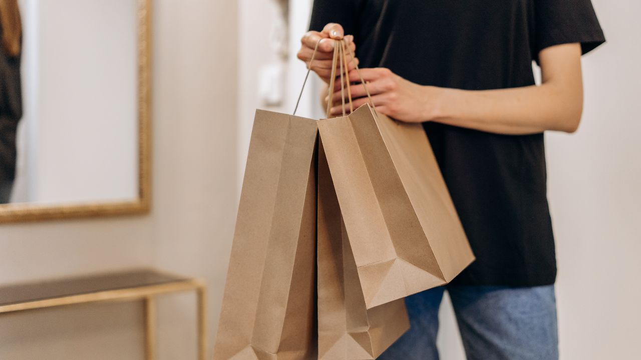 Why Are Brown Paper Bags Replacing Shopping Bags? Reasons Your Business Should Switch