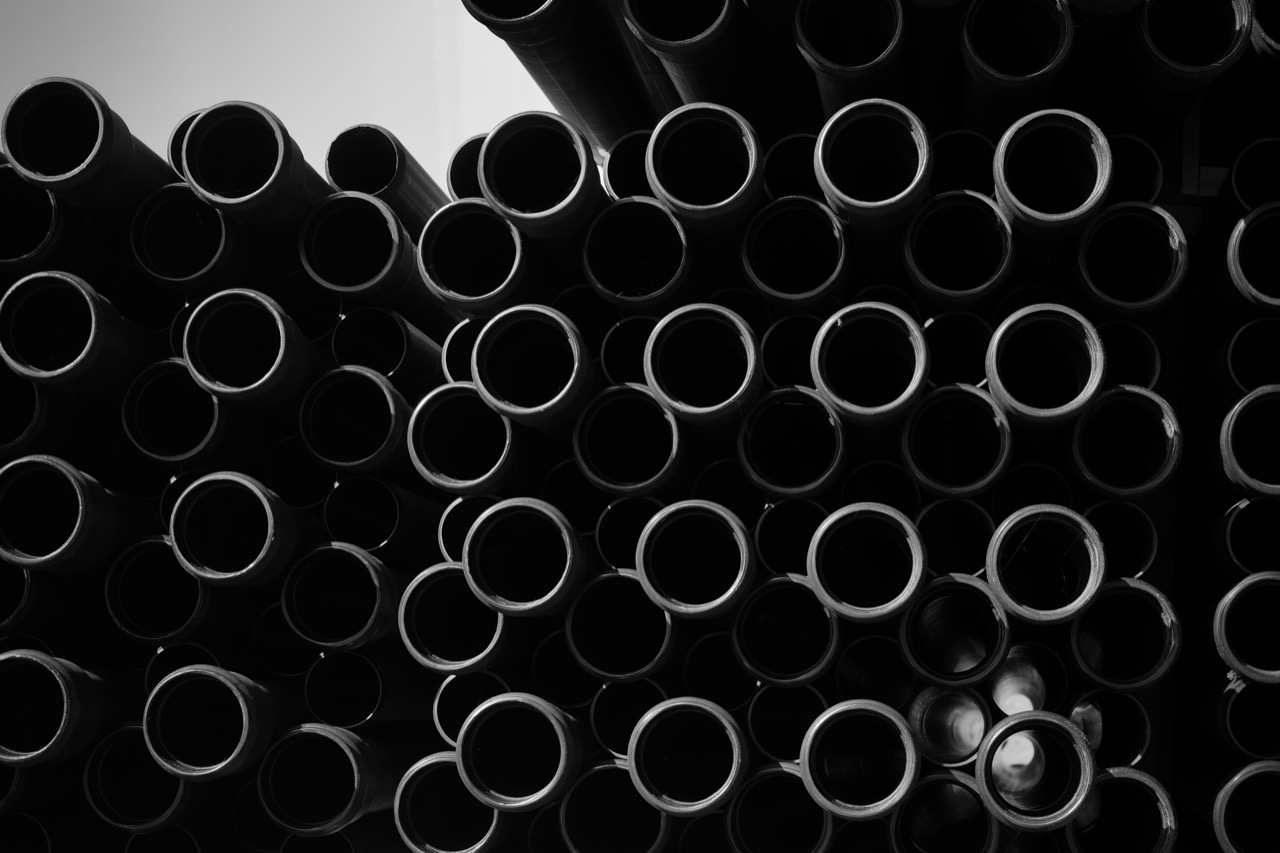 Carbon Steel vs Stainless Steel Pipe: How to Choose the Right One for Your Application